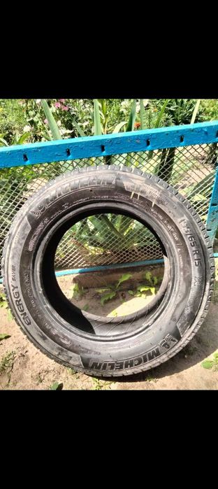 Продам літню гуму 195/65r15