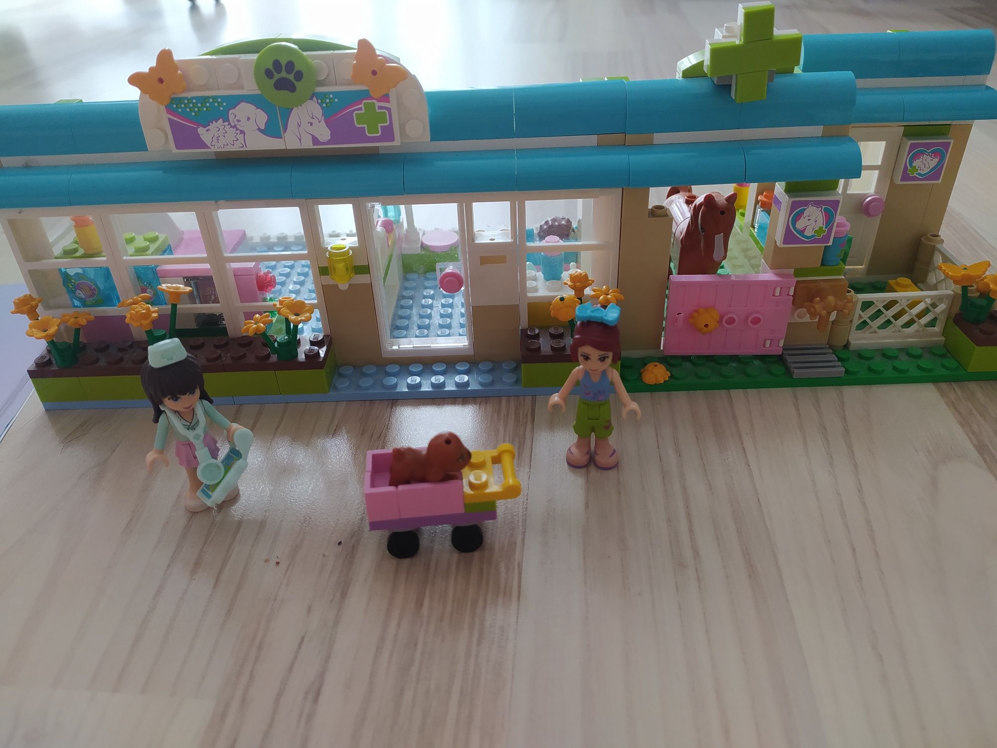 Lego friends weterynarz + Stephanie auto dla zwierząt