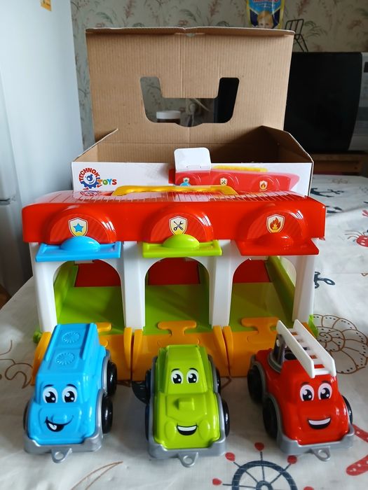 Гараж з воротами, паркінг 3 машинки  technok toys