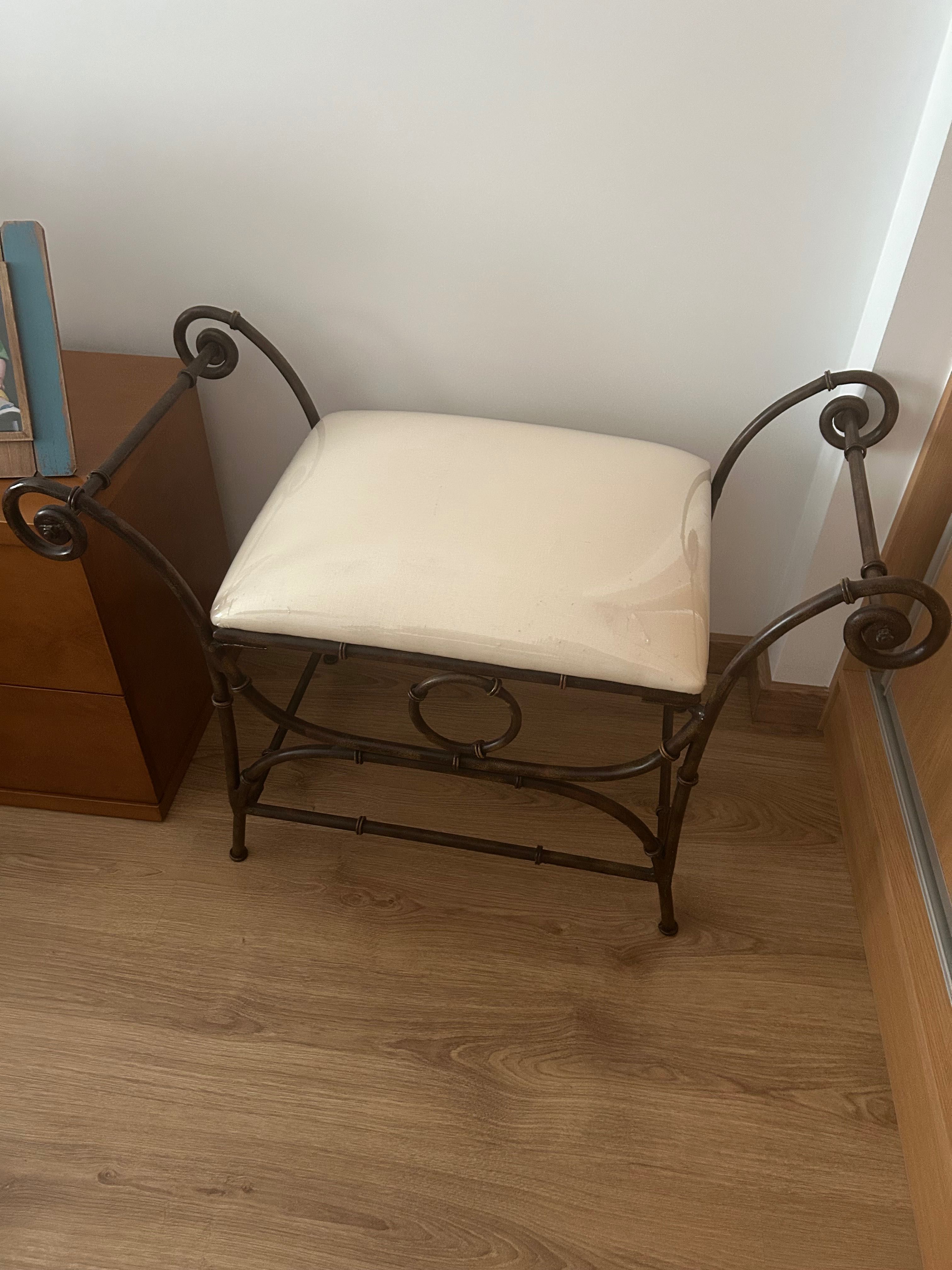 Banqueta rústica para quarto