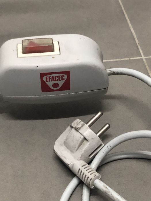 Toalheiro elétrico de pé Efacec