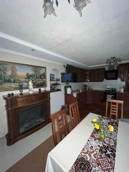 Здається Двоповерховий будинок з каміном село МАКОВИЩЕ поруч Макарів