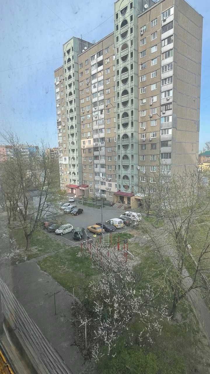 Продажа 2к квартиры, Днепровский р-н, ул Радужная, 63 1985 год строит