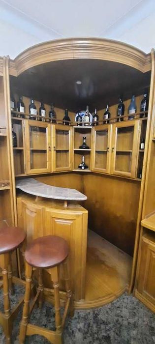 Móvel Bar de canto, usado mas como novo