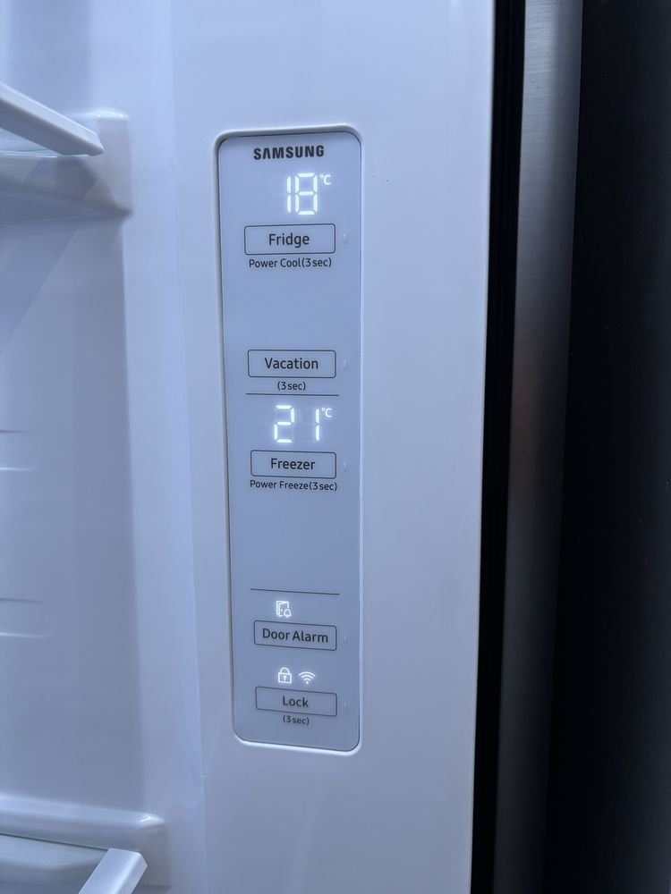 Холодильник Side-by-side Samsung RS62DG5003S9EG