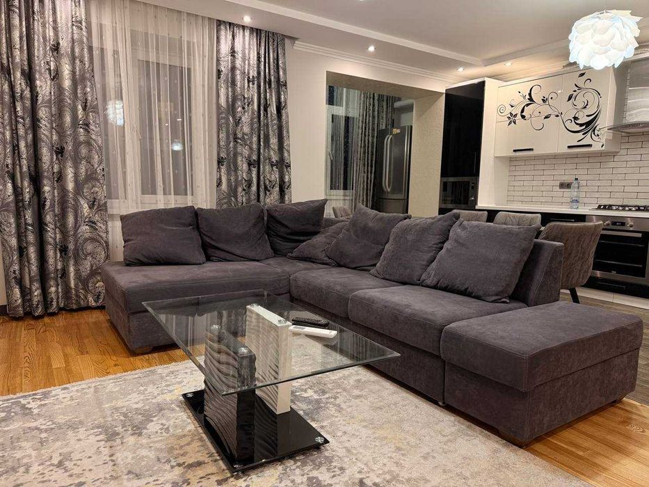 Кухня-студія +2 кімнати