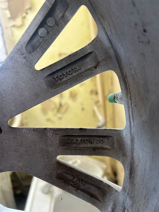 Felgi aluminiowe z oponami Toyota pw457-10  0 04