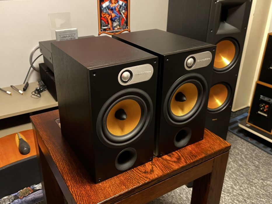 Kolumny pidstawkowe Monitory Bowers & Wilkins 685 S1