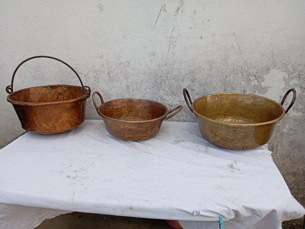 Tachos grandes em cobre para decoração