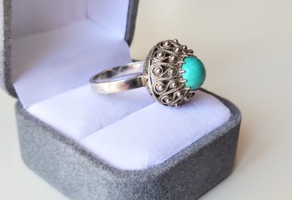 Śliczny srebrny  pierścionek Warmet Poziomka. PRL.