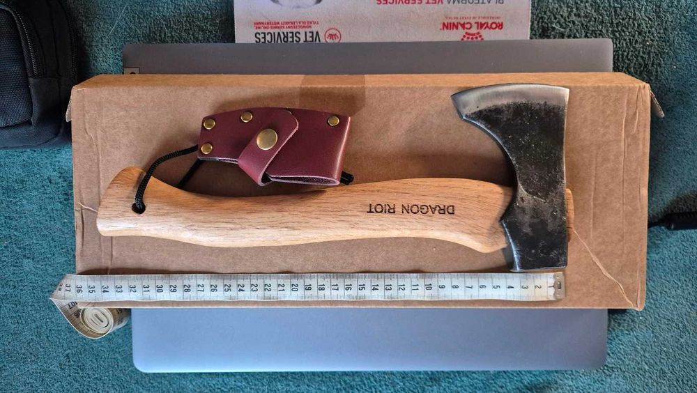 Ręcznie kuta siekiera