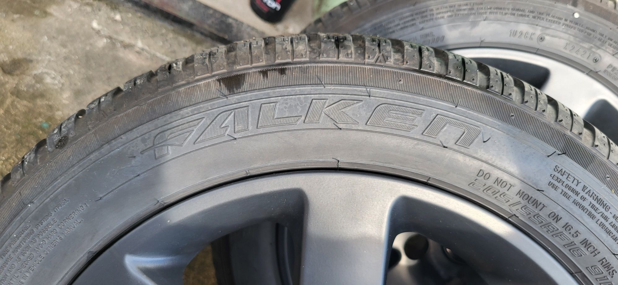Koła bmw felgi aluminiowe proszkowo malowane,opony zimowe runflat