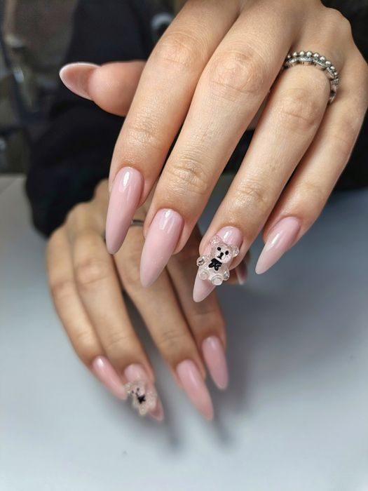 Послуги манікюру та педикюру