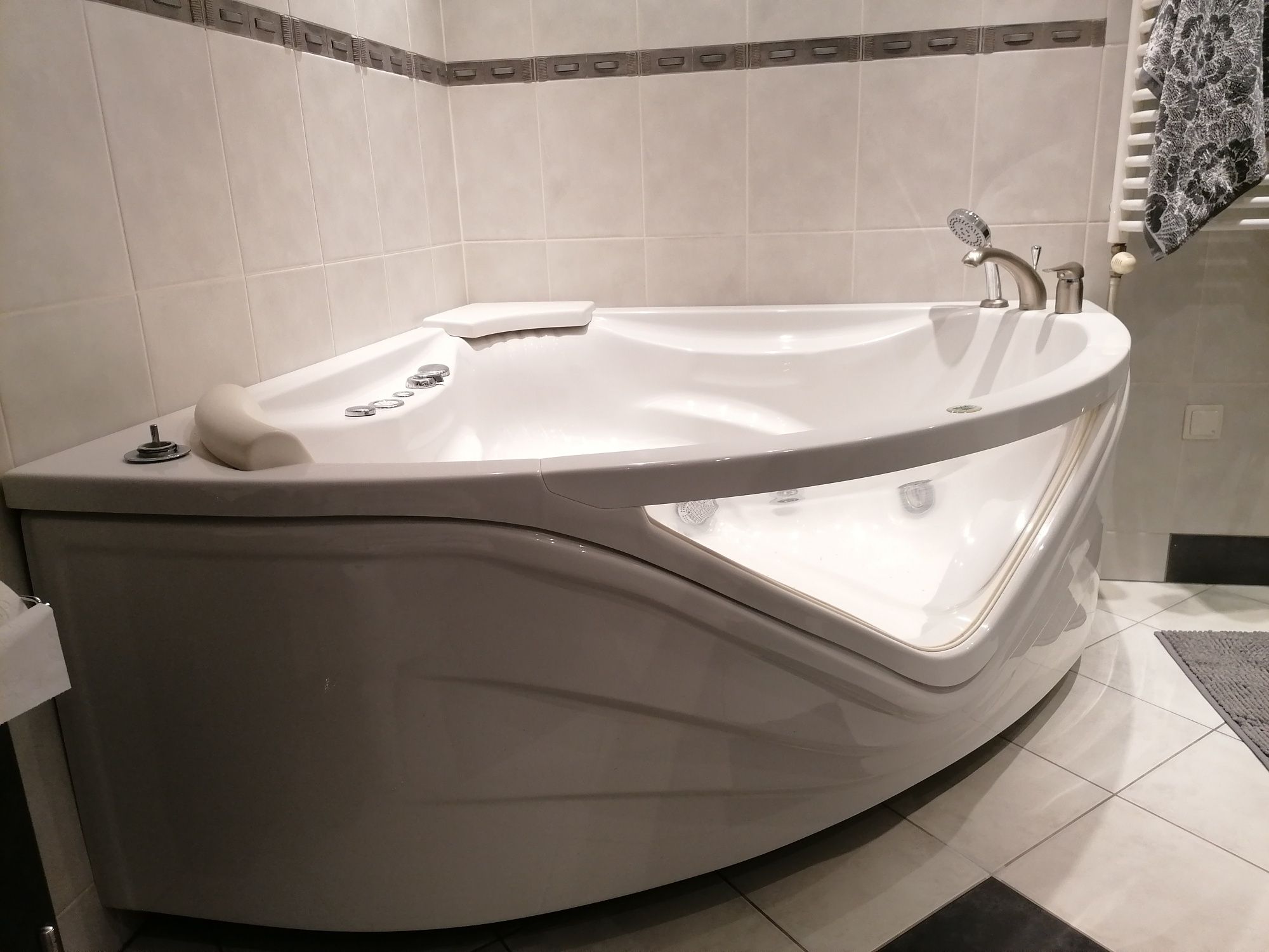 Wanna z hydromasażem PoolSpa