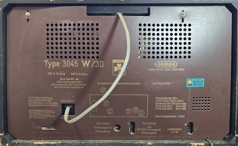 Rádio antigo reparado Grundig