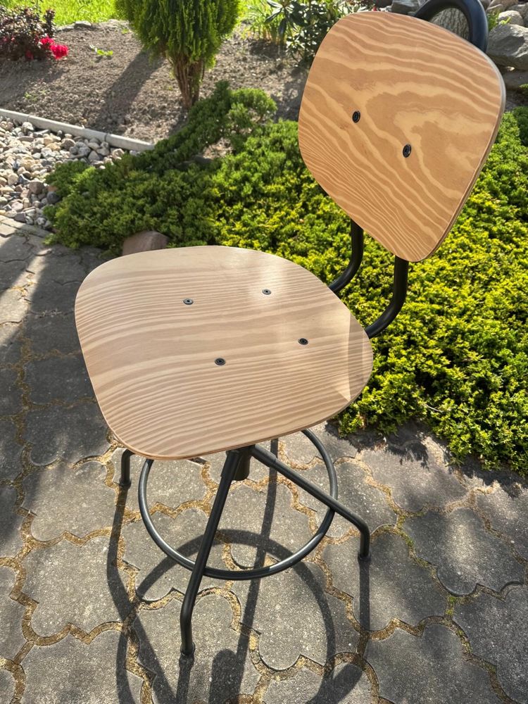 Sosnowe krzesło obrotowe kullaberg z Ikea