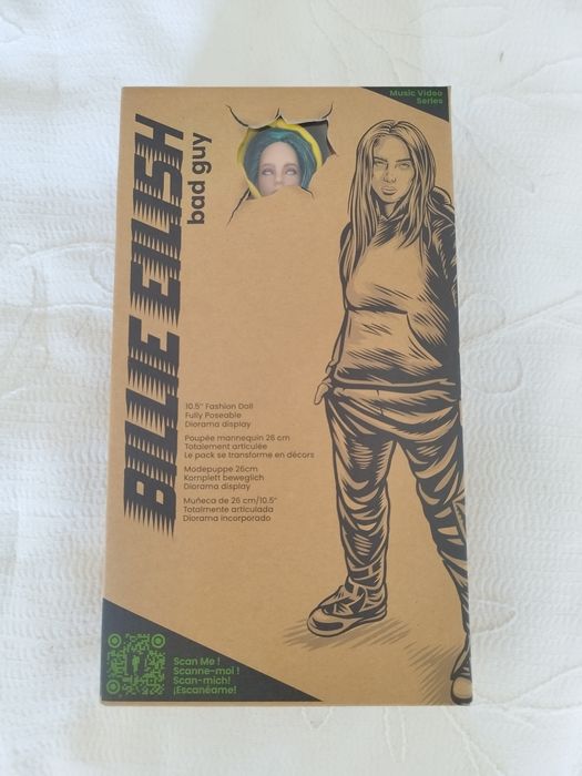 Figura da Billie Eilish inspirada no videoclipe Bad Guy.