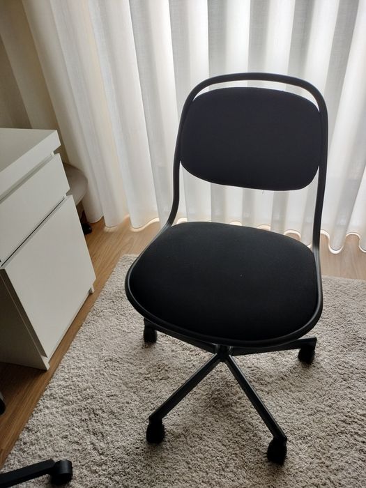 Cadeira secretária Preta
