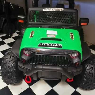 Jeep JC666 na dwa akumulatory z 200W silnikami