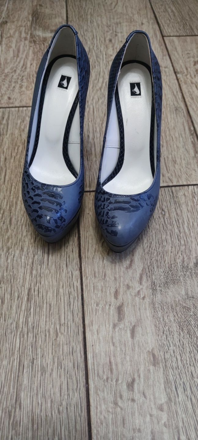 Шикарные женские туфли на каблуке, синие
