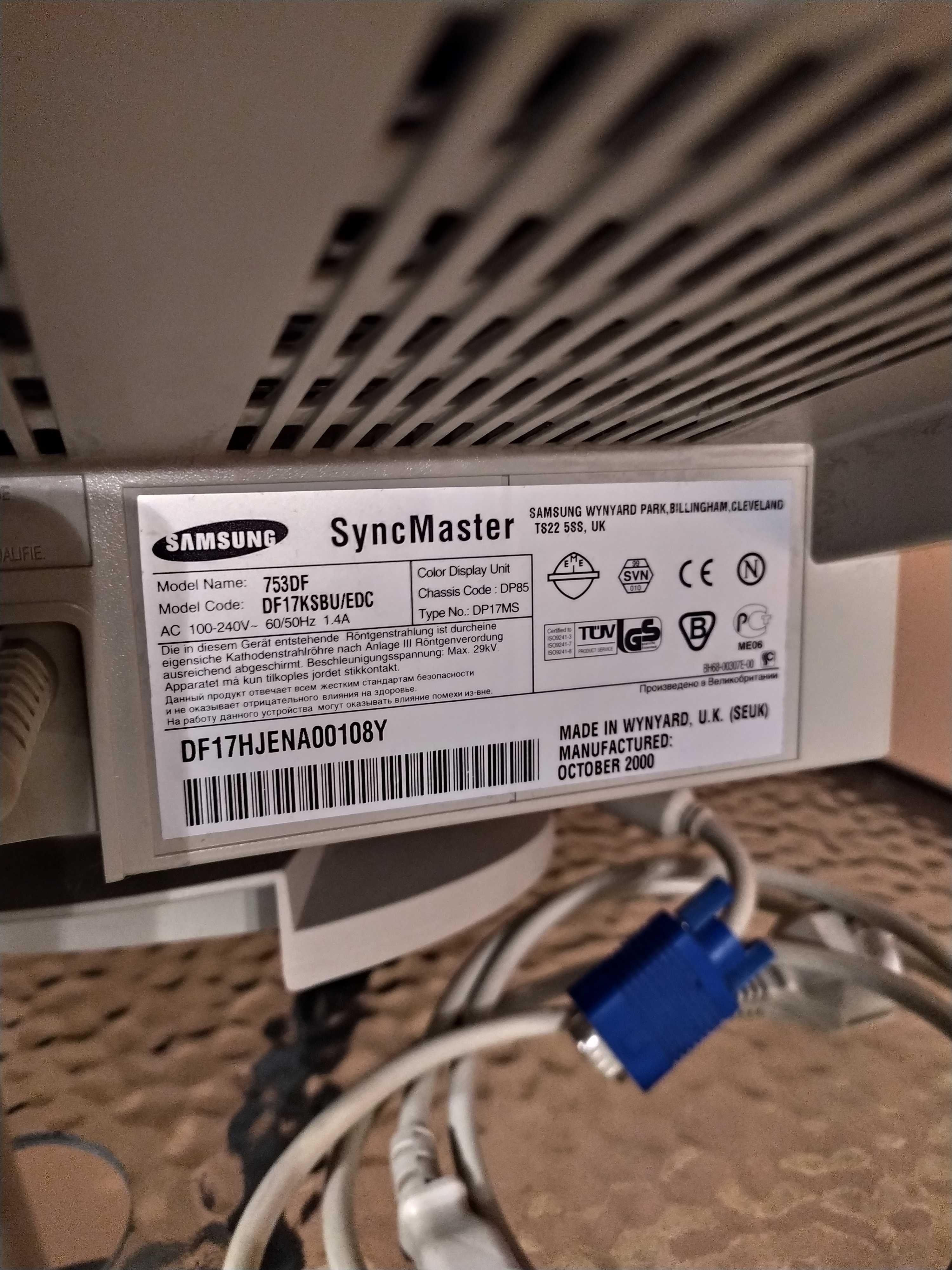 Monitor Samsung z zestawem komputerowym z drukarką