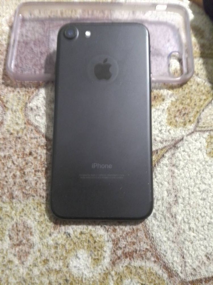 Продам IPhone 7