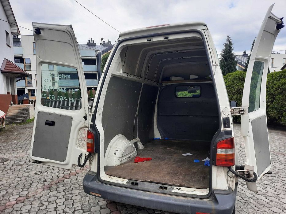 Volkswagen Transporter T5 TDI wysoki blaszak 2005/2006r.