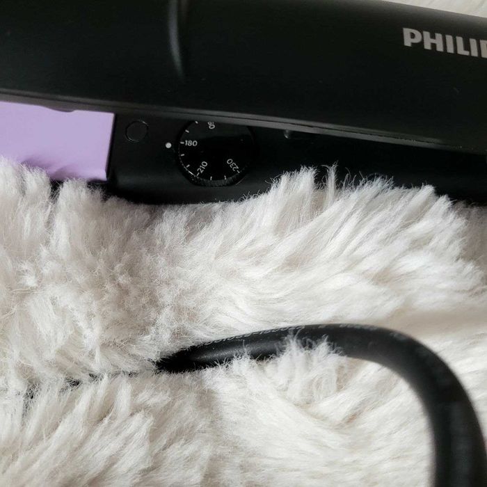 Вирівнювач для волосся Philips
