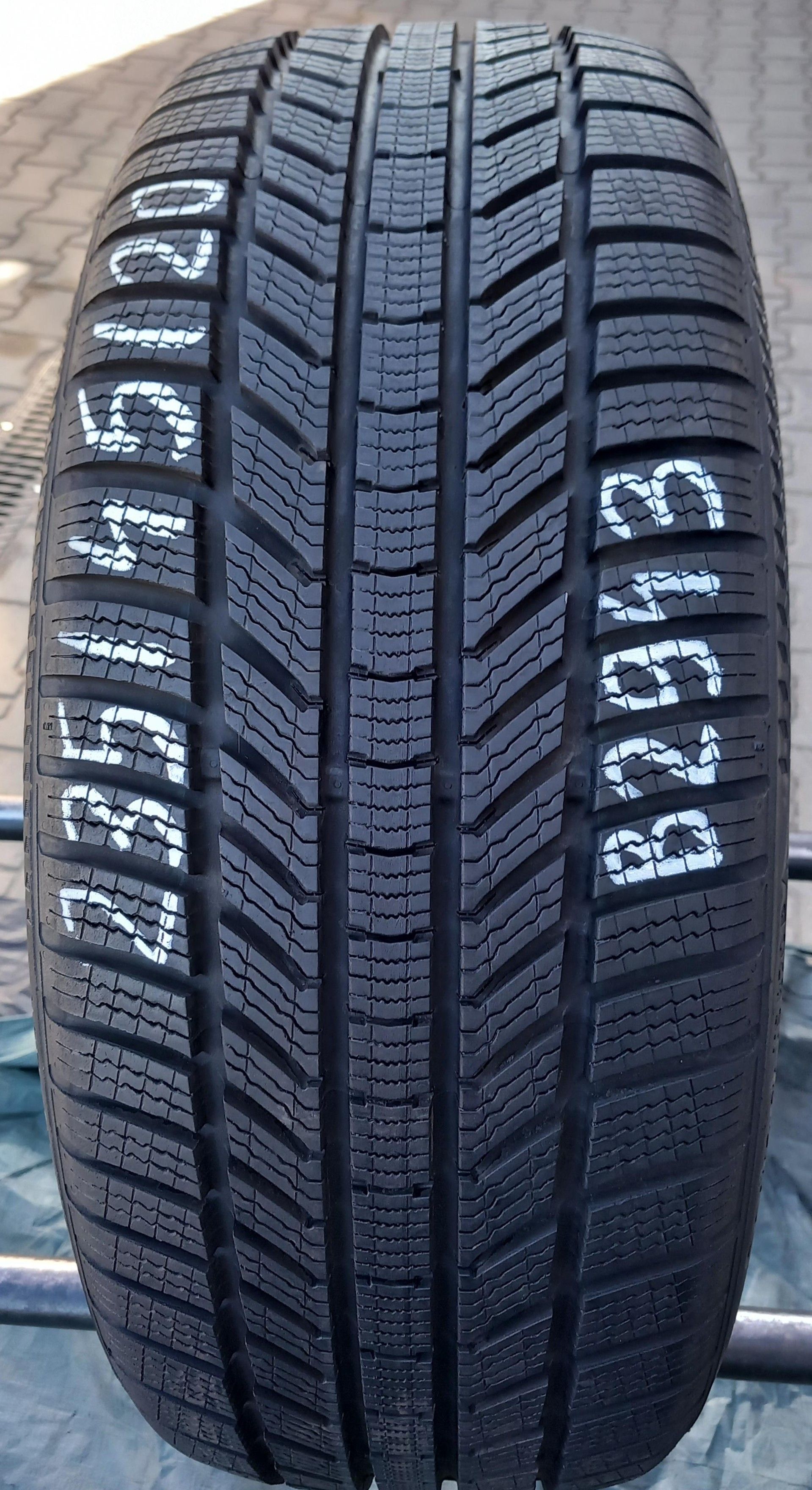 235/45/20 Continental Winter Contact TS870P 100V