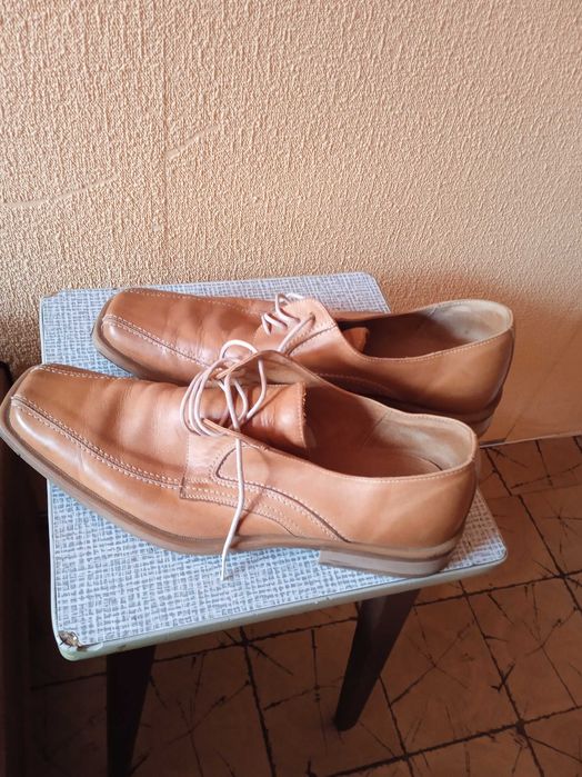 Jasny garnitur i buty