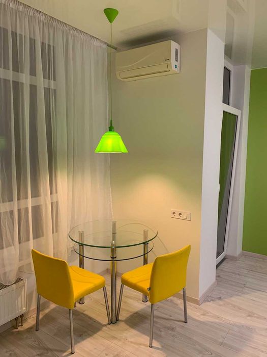 Здам світлу 1-к квартиру з шикарним видом з вікна