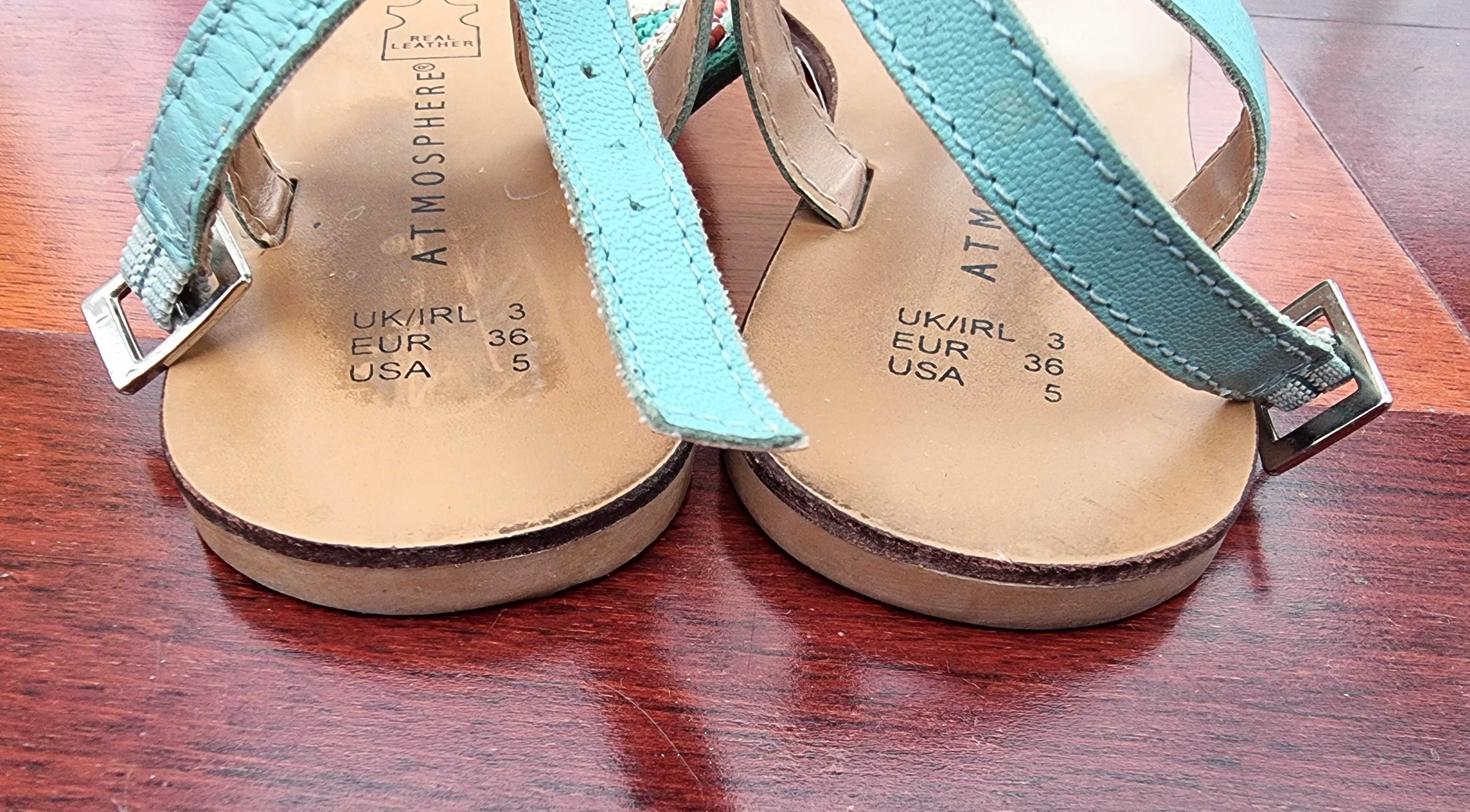 Sandálias rasas com detalhe azul esverdeado Primark, tamanho 36