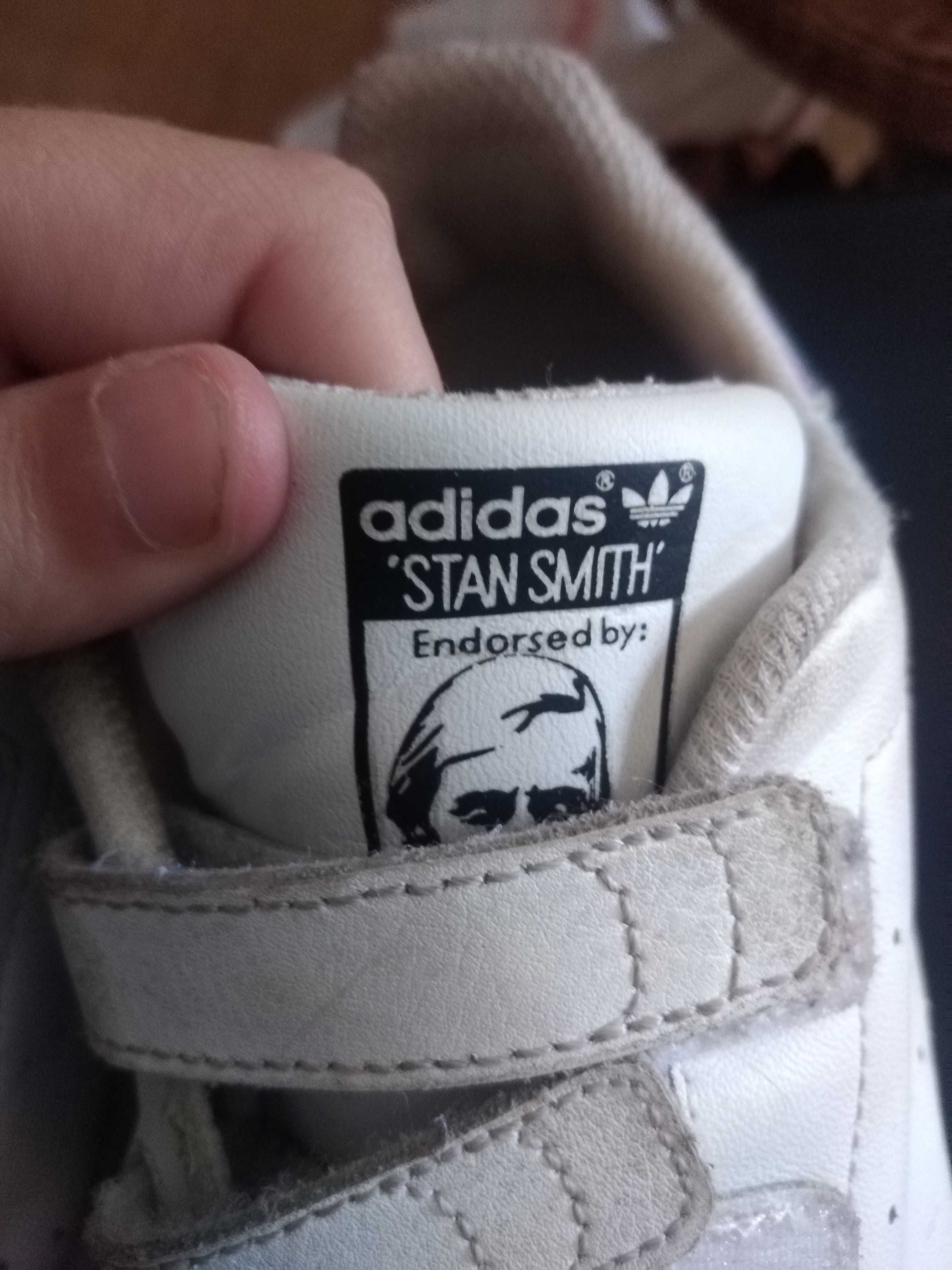 Sapatilhas Adidas tamanho 35 em bom estado oferta de portes de envio