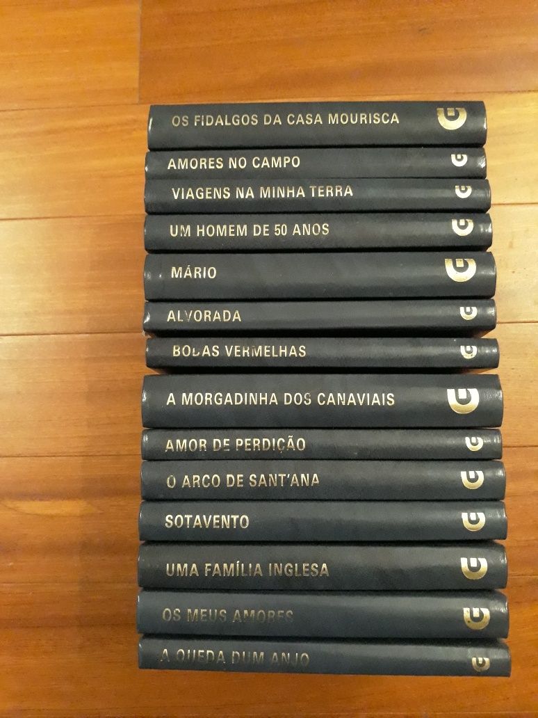 Coleção 14 livros clássicos com suporte decorativo