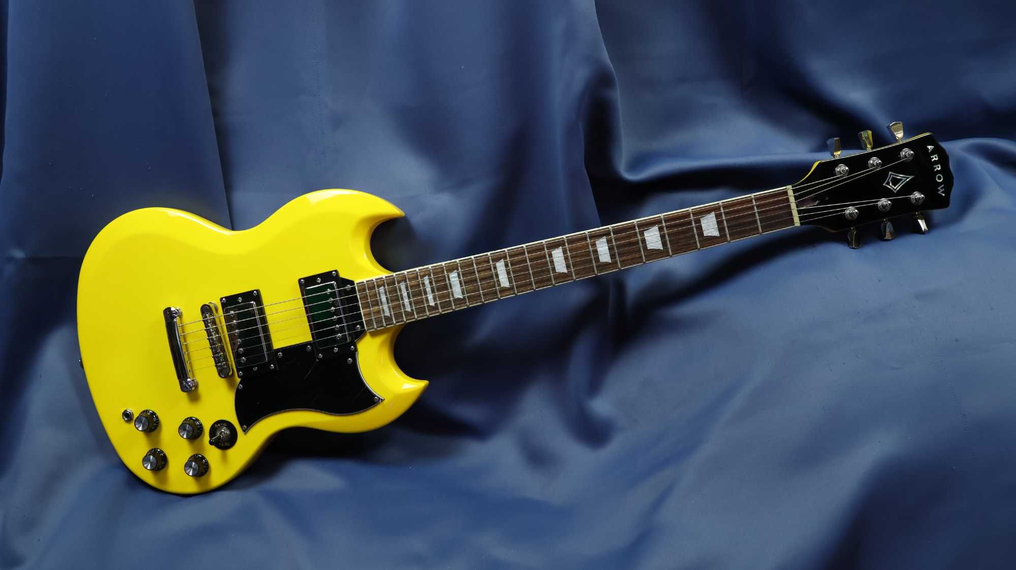 Gitara elektryczna Arrow Twincut SG z pokrowcem