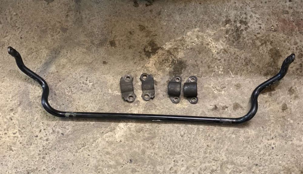 Передній стабілізатор