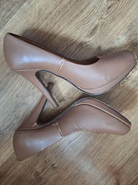 Туфлі лодочки бежеві на каблуку