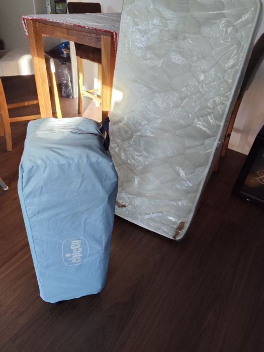 Cama de bebé (Chicco) com colchão