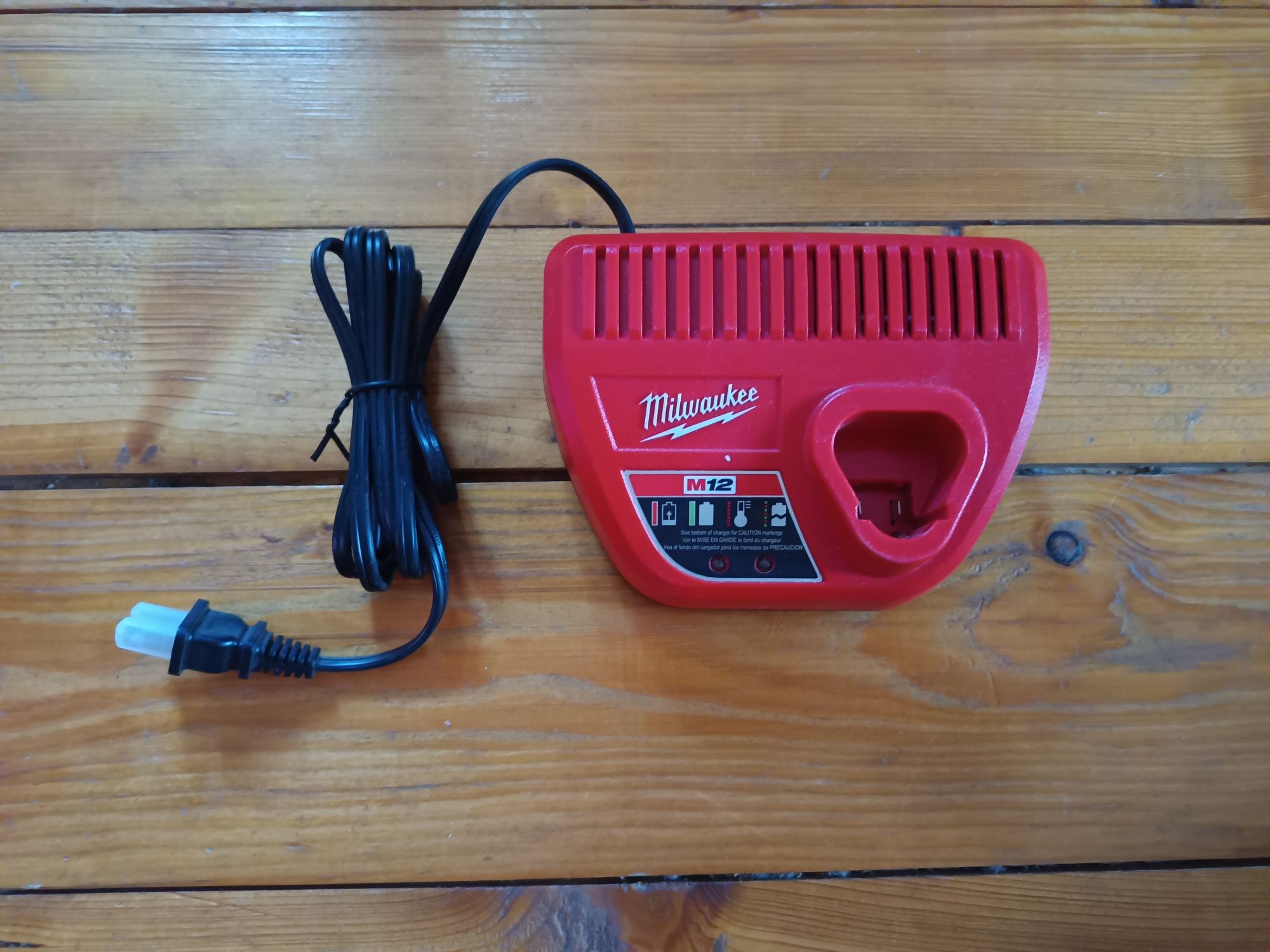 Zakretarka Milwaukee m12 fid2 ładowarka