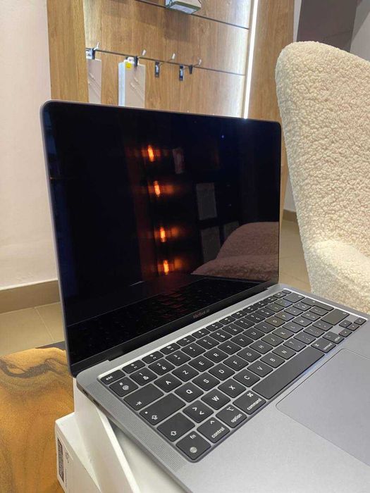 Ноутбук Apple MacBook Air 13" M1 8/256GB Space Gray (MGN63) 2020