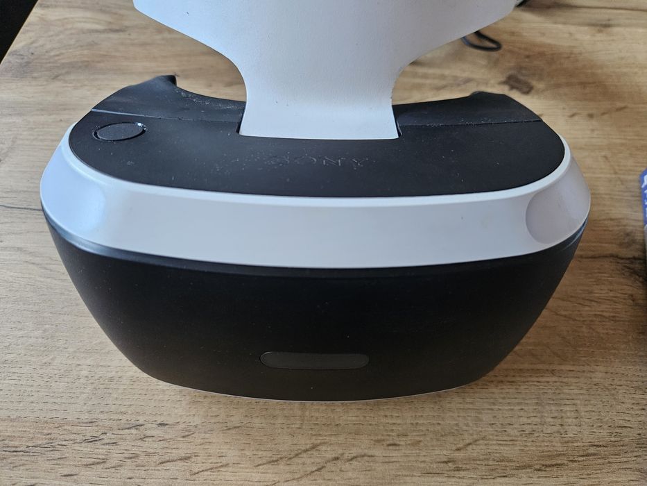 PS4 Pro + VR v2 (2 x move +aim kontroler) + 2 pady + 6 gier