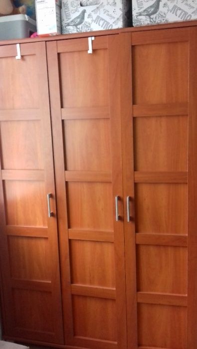 szafa pojemna i kredens