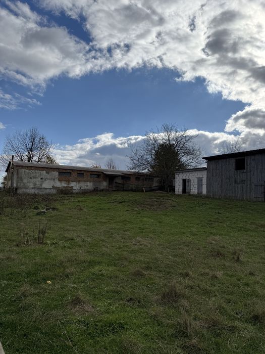 Ферма утеплена з підводом води та земельною ділянкою