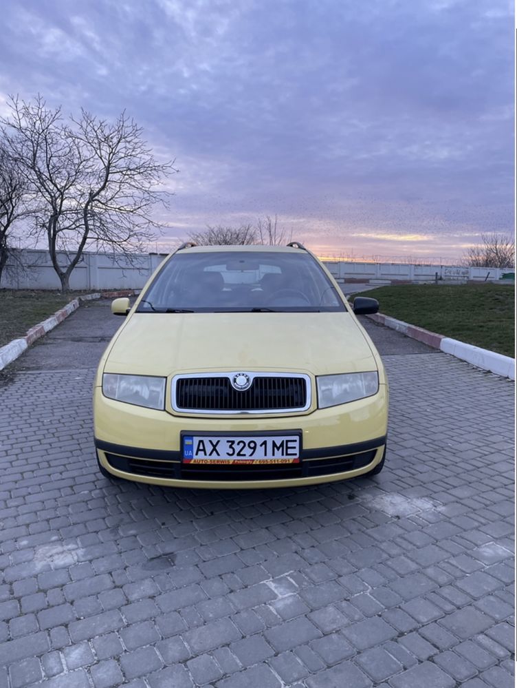 SKODA FABIA 2004 1.4 л