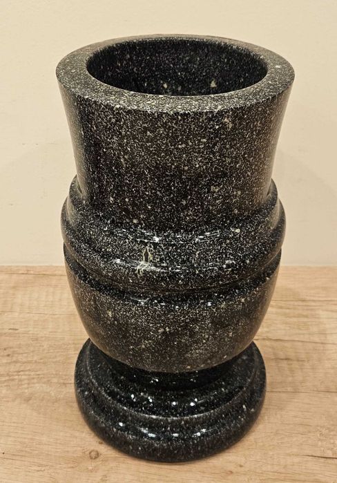 Wazon nagrobkowy cmentarny kamienny 26cm