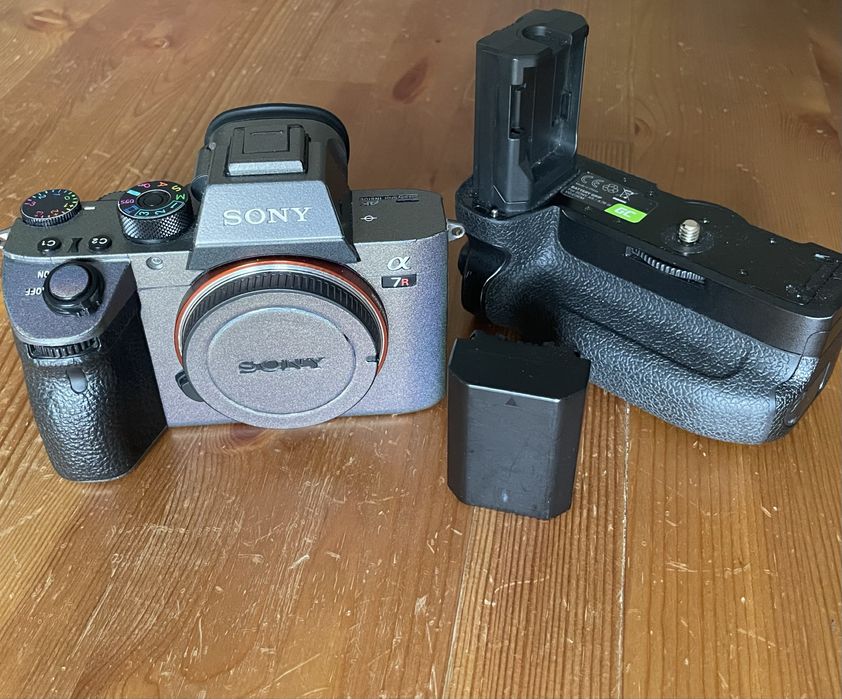 Aparat Sony A7RIII a7r3 body + grip + bateria Przebieg 45k
