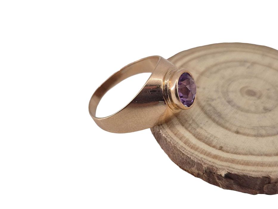 Śliczny złoty pierścionek z fioletowym oczkiem 3,22G 14K
