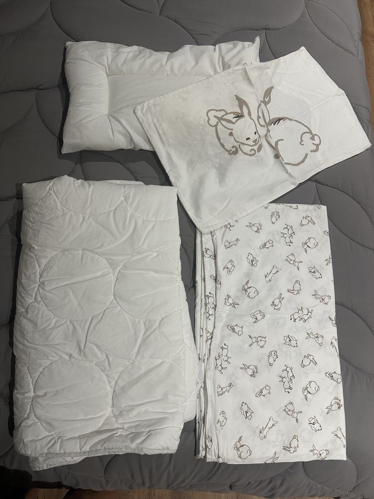 Berço IKEA com colchao, proteção lateral,edredon, almofada