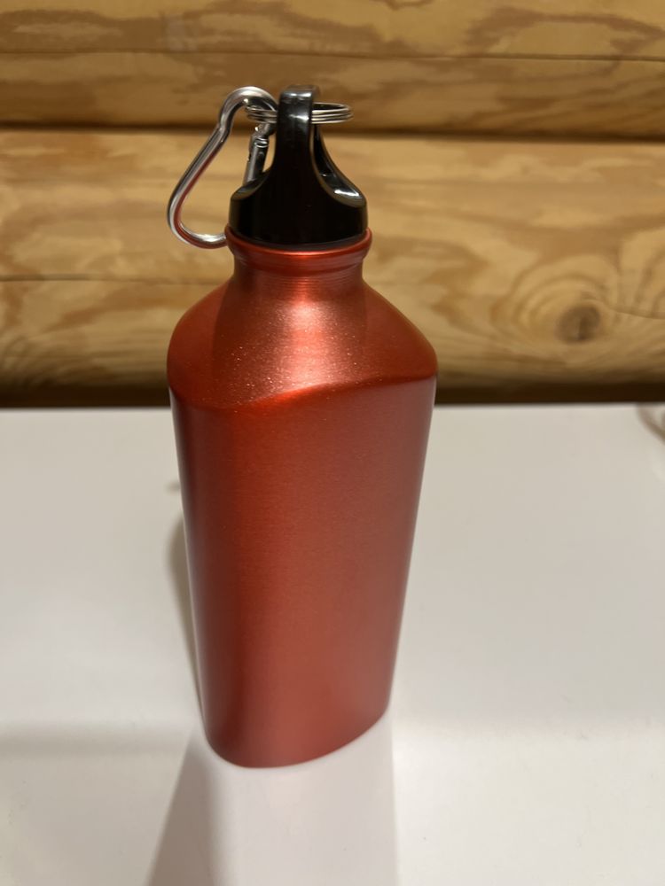 Металева пляшка для води