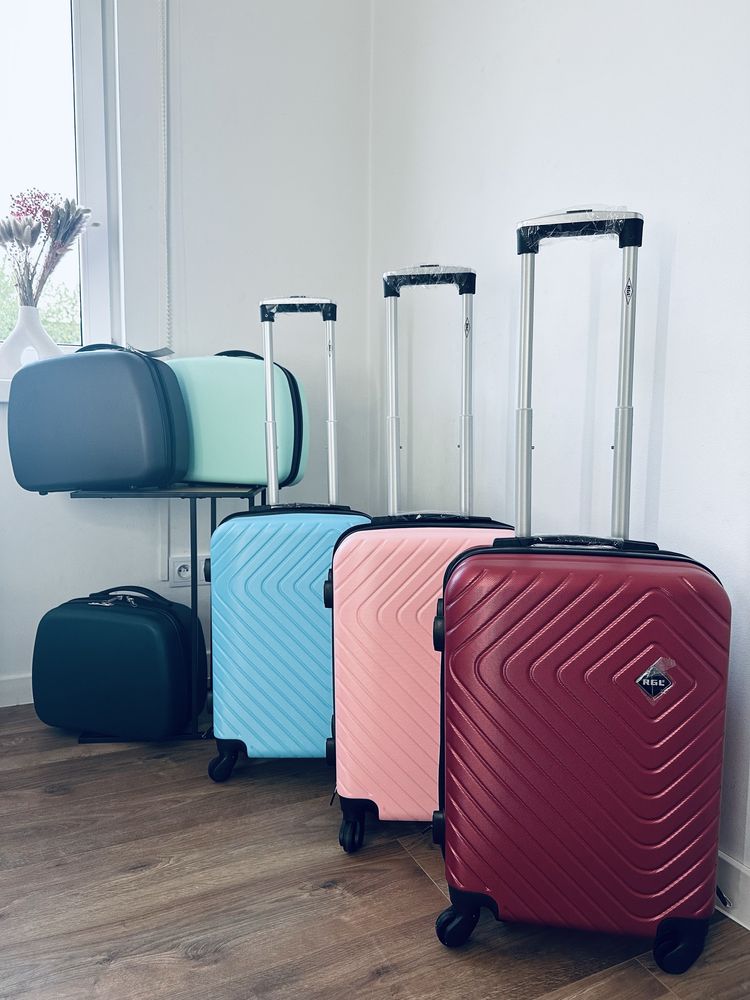 Nowa walizka M/ walizka kabinowa/ bagaż do 10 kg/ walizki